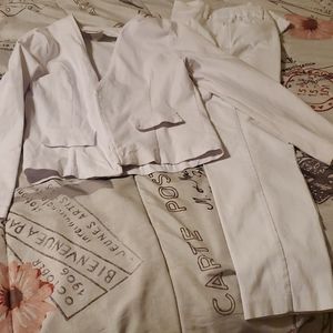 White 2 piece Capri, blazer elbow length